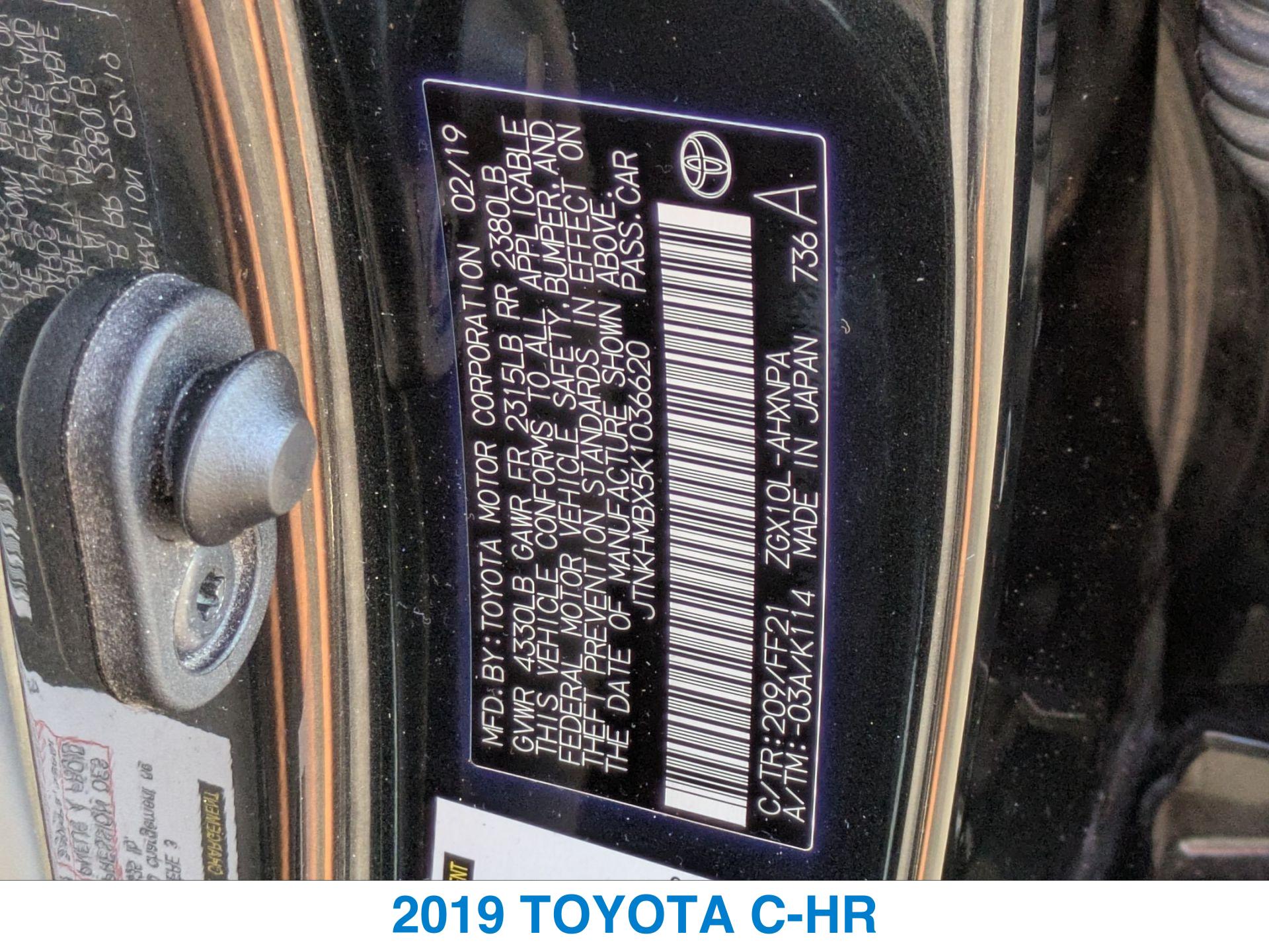 2019 Toyota C-HR XLE photo 23