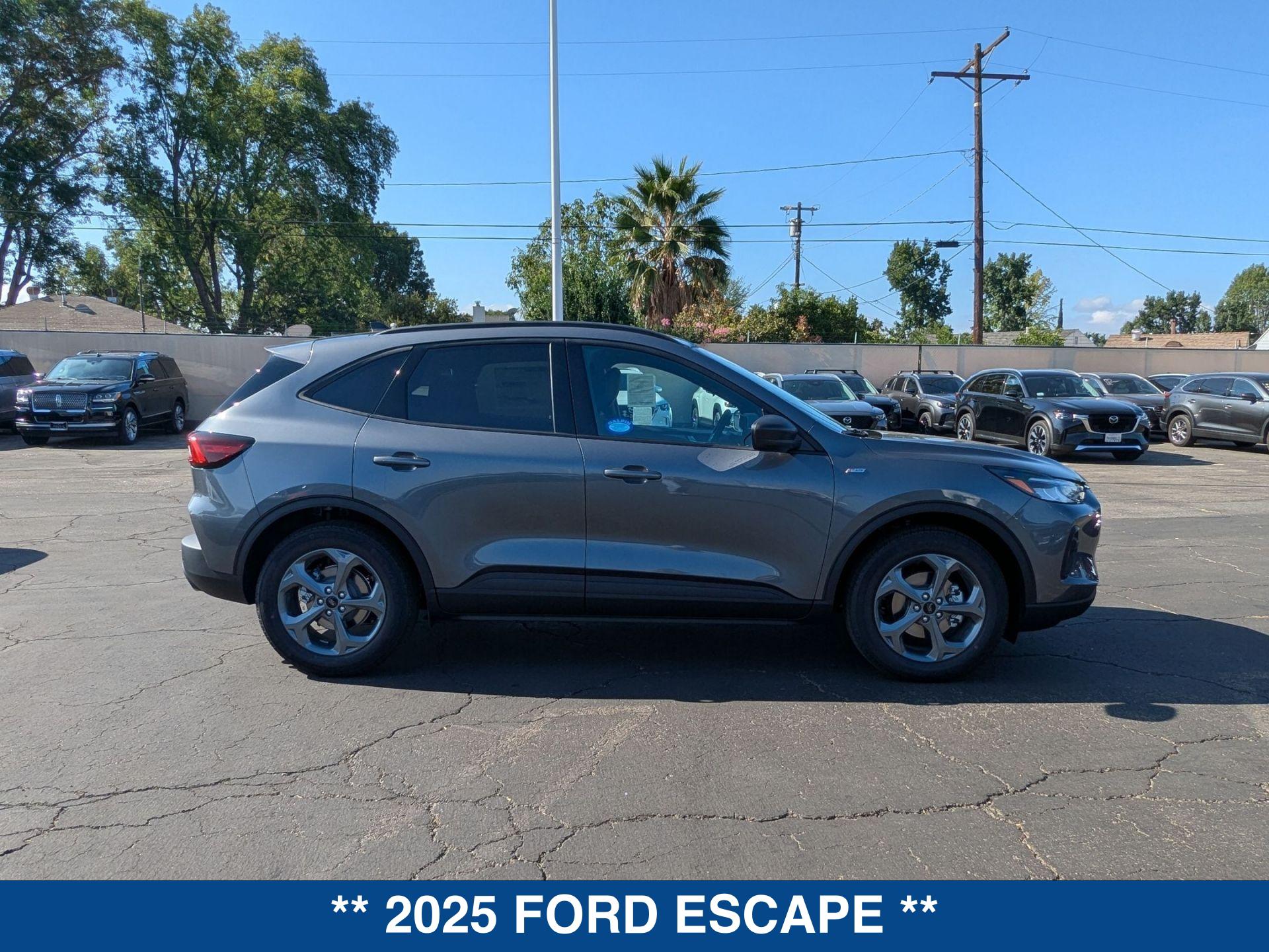 2025 Ford Escape ST-Line photo 9