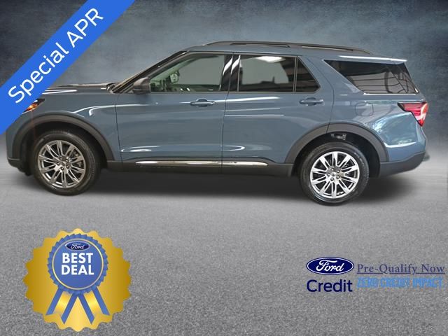 2025 Ford Explorer photo 2