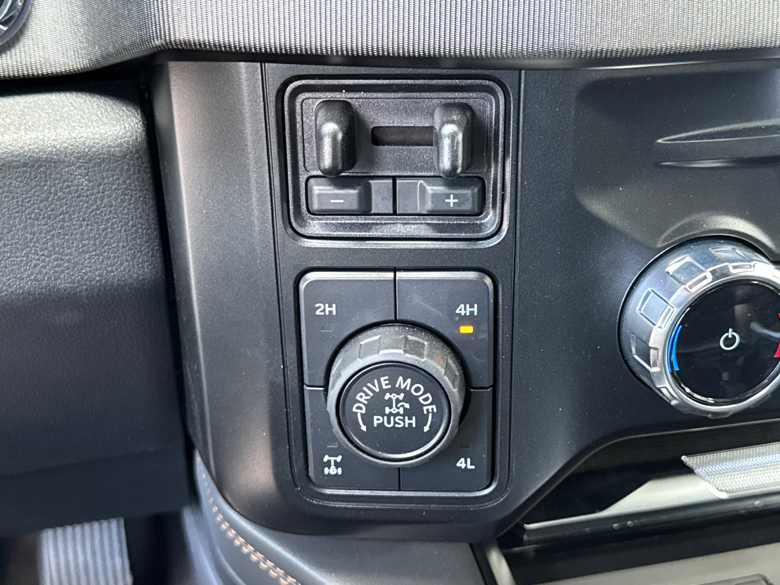 2024 Ford F-250 Platinum photo 29
