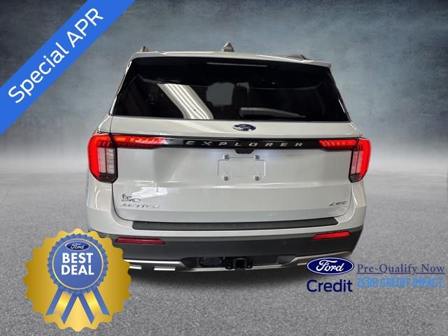 2025 Ford Explorer photo 3
