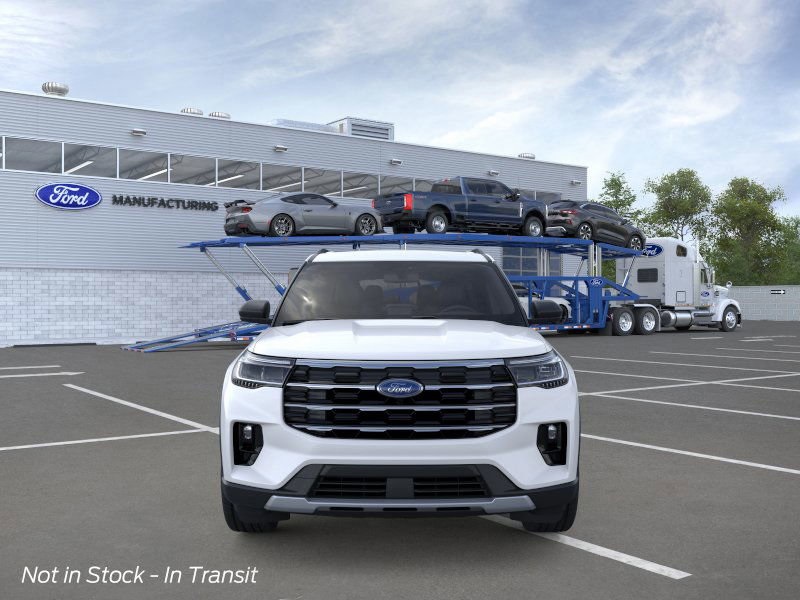 2025 Ford Explorer photo 2