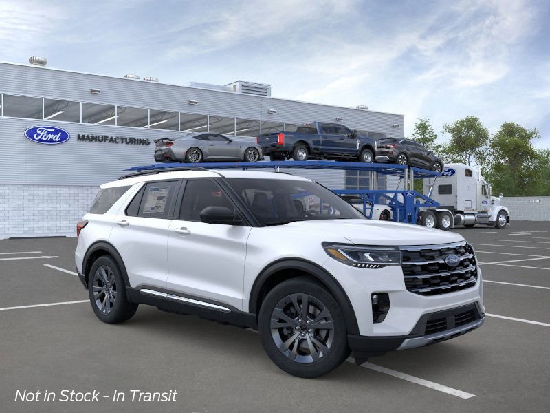 2025 Ford Explorer photo 3