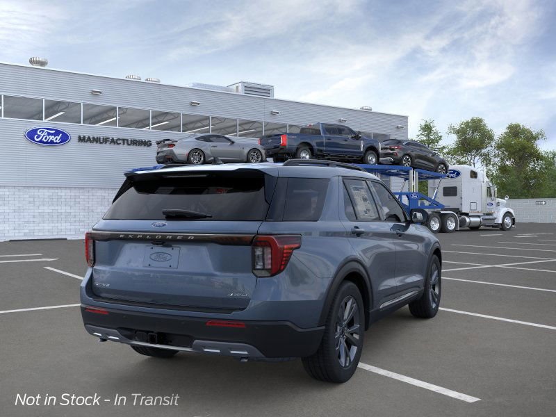 2025 Ford Explorer photo 4