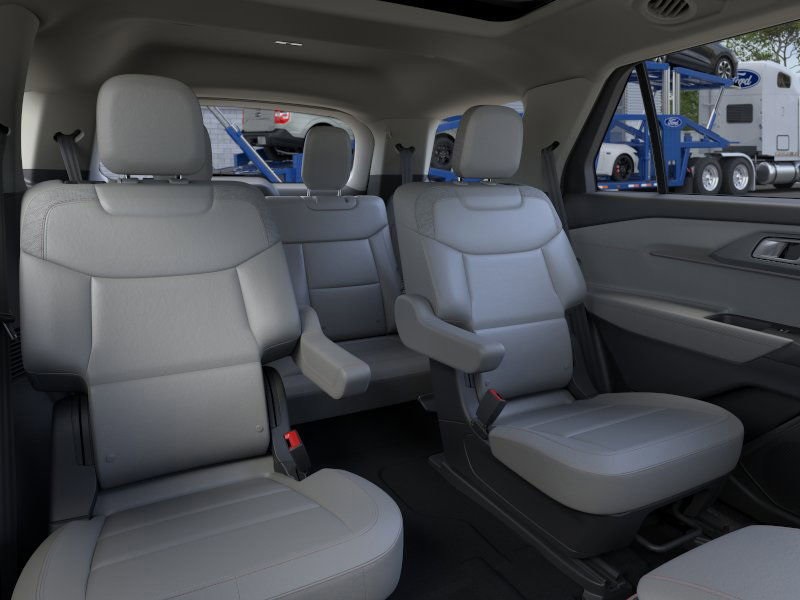 2025 Ford Explorer photo 6