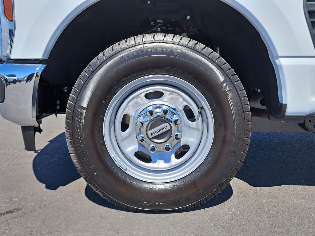 2026 Ford F-250 photo 8