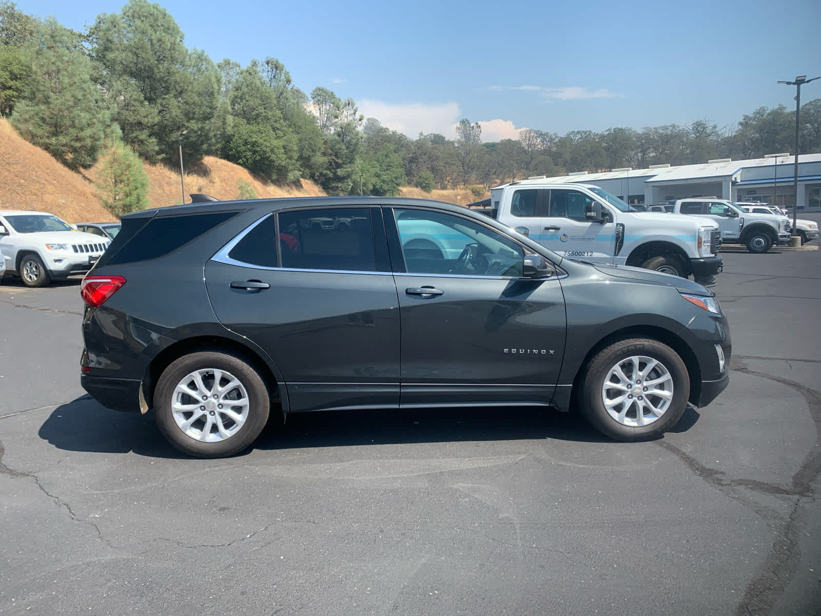 2020 Chevrolet Equinox LT photo 2