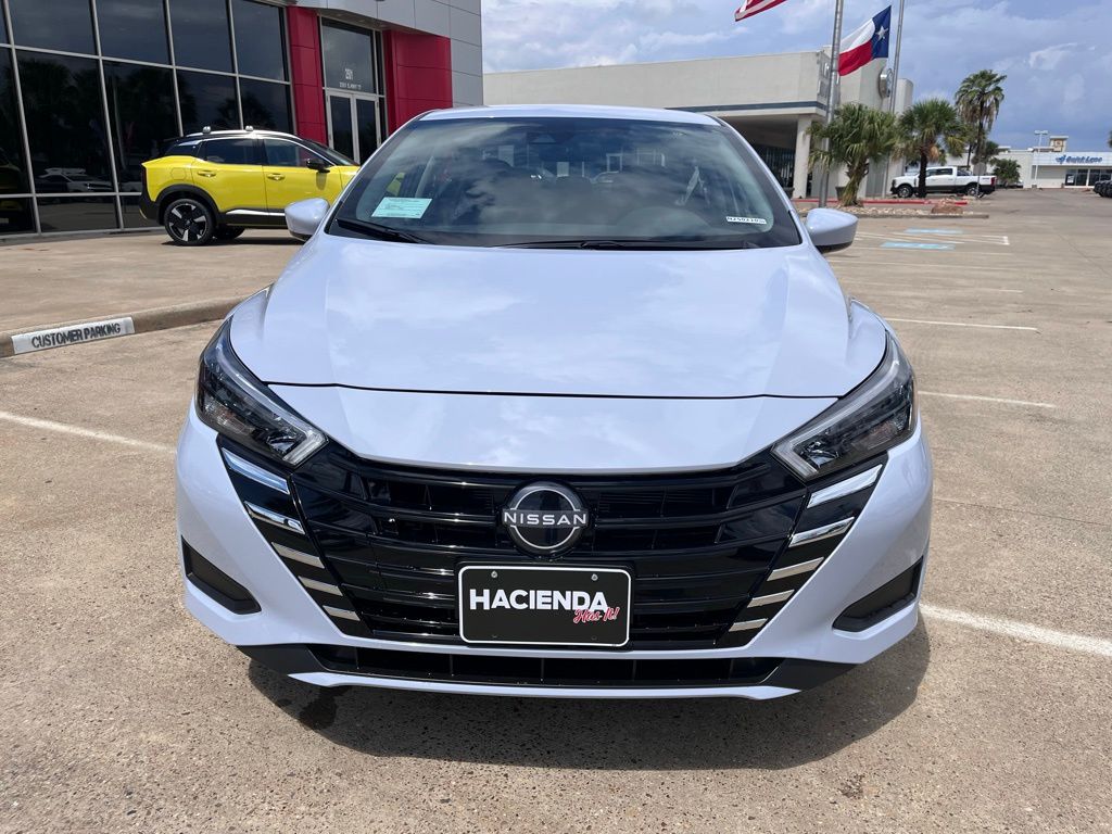 2025 Nissan Versa 1.6 SV photo 2