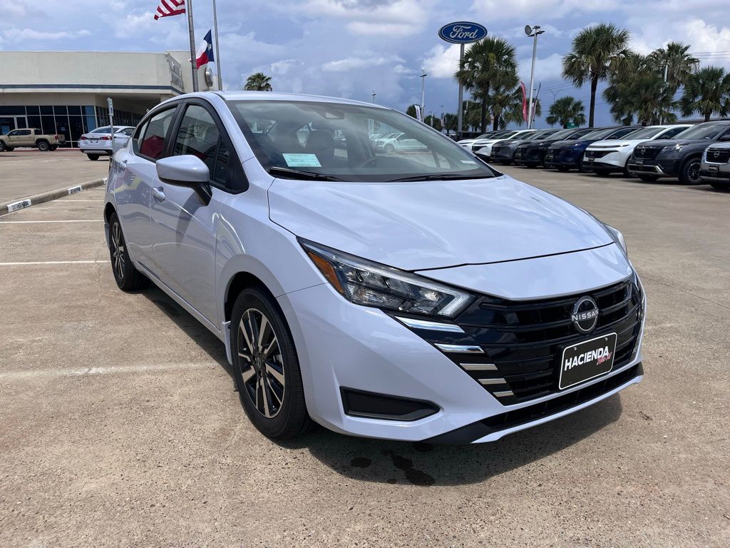 2025 Nissan Versa 1.6 SV photo 3