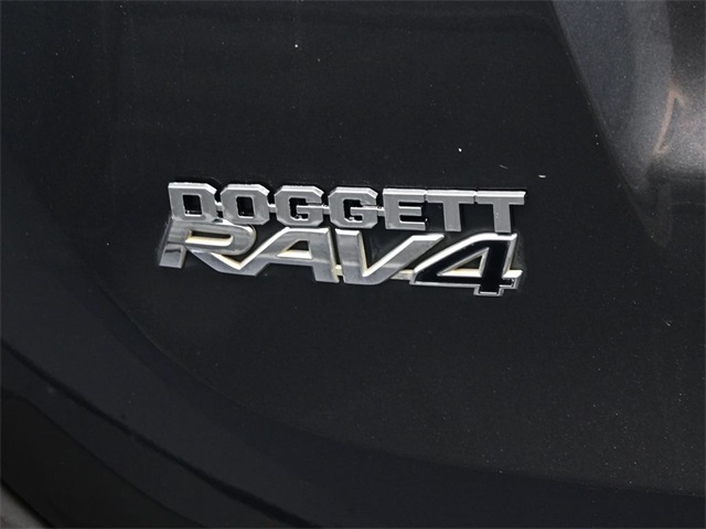 2015 Toyota RAV4 XLE photo 14
