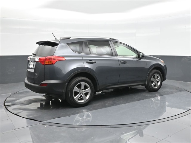 2015 Toyota RAV4 XLE photo 15