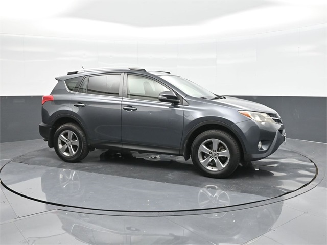 2015 Toyota RAV4 XLE photo 16