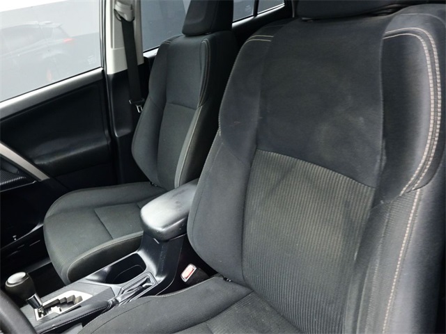 2015 Toyota RAV4 XLE photo 18