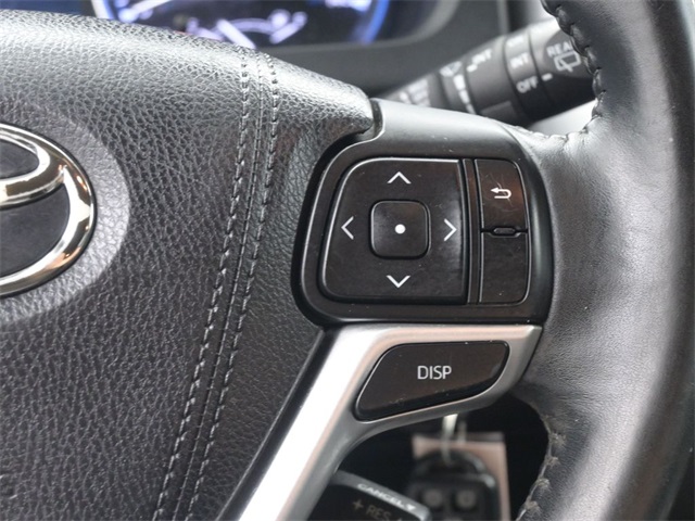 2015 Toyota Highlander LE photo 2