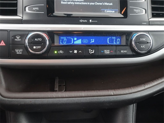 2015 Toyota Highlander LE photo 3