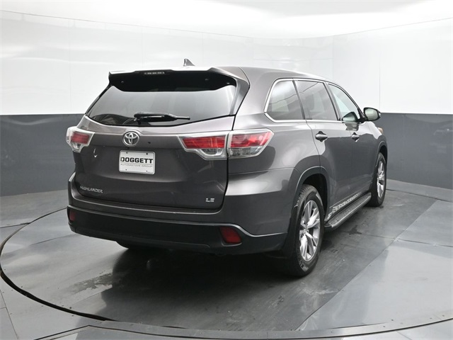 2015 Toyota Highlander LE photo 11