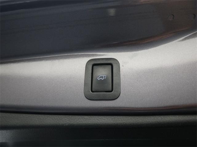 2015 Toyota Highlander LE photo 14