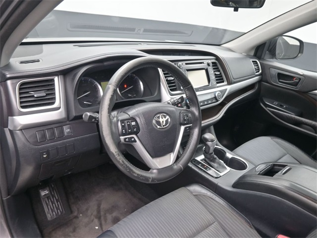 2015 Toyota Highlander LE photo 19