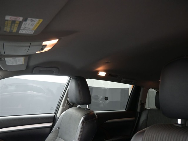 2015 Toyota Highlander LE photo 23
