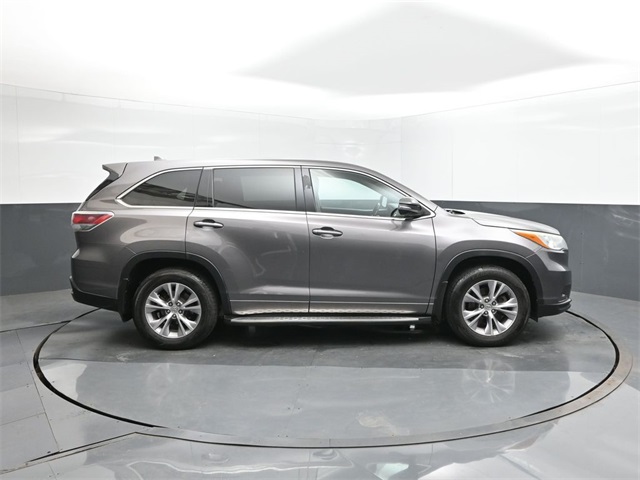 2015 Toyota Highlander LE photo 25