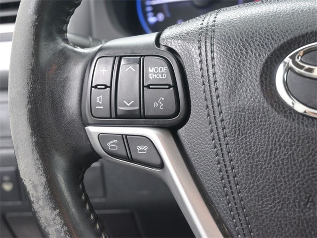 2015 Toyota Highlander LE photo 27