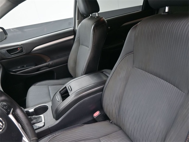 2015 Toyota Highlander LE photo 31
