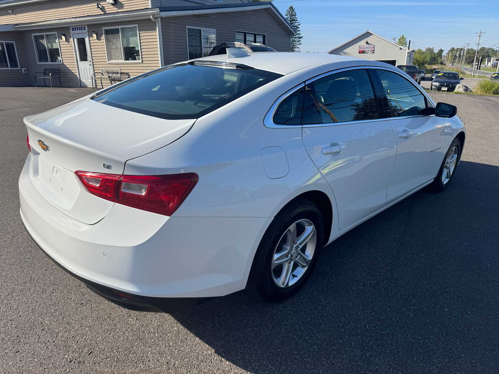 2024 Chevrolet Malibu 1LT photo 3