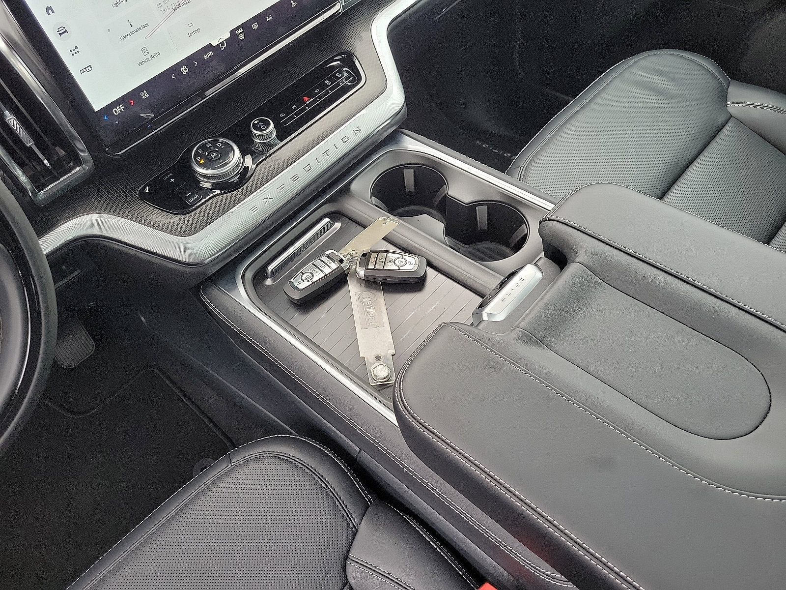 2025 Ford Expedition Platinum photo 3