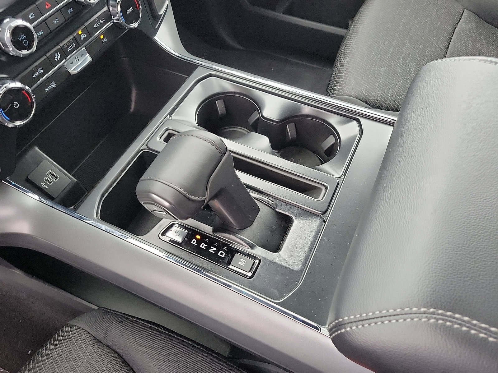 2025 Ford F-150 XLT photo 5