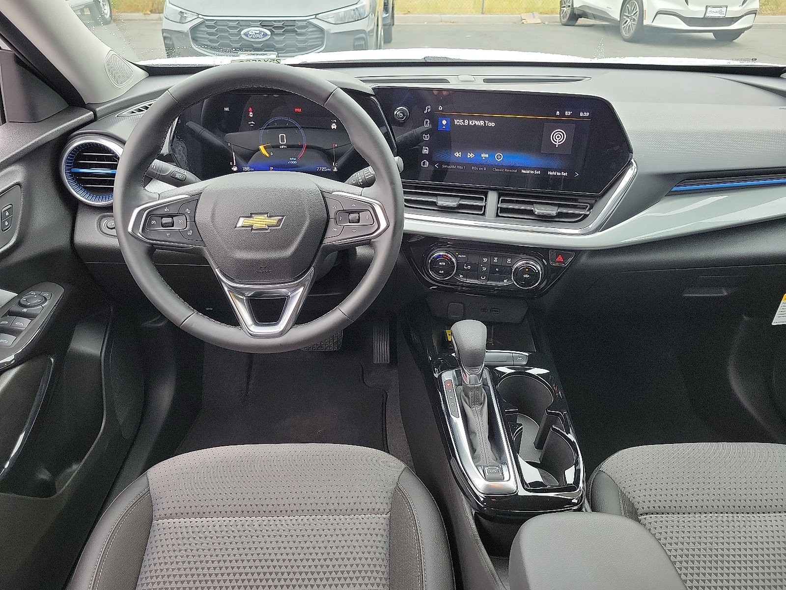2025 Chevrolet Trax LT photo 3