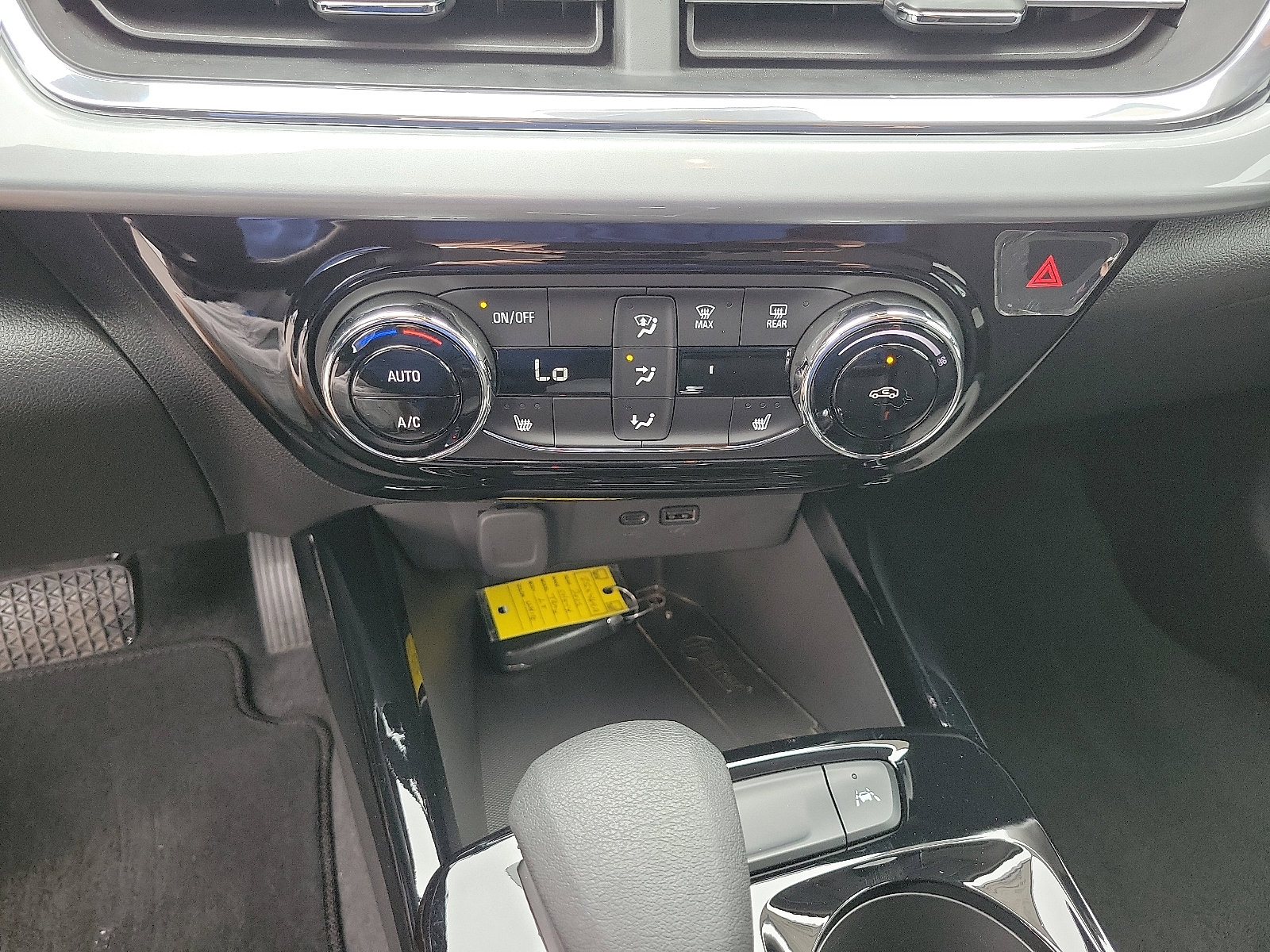 2025 Chevrolet Trax LT photo 6