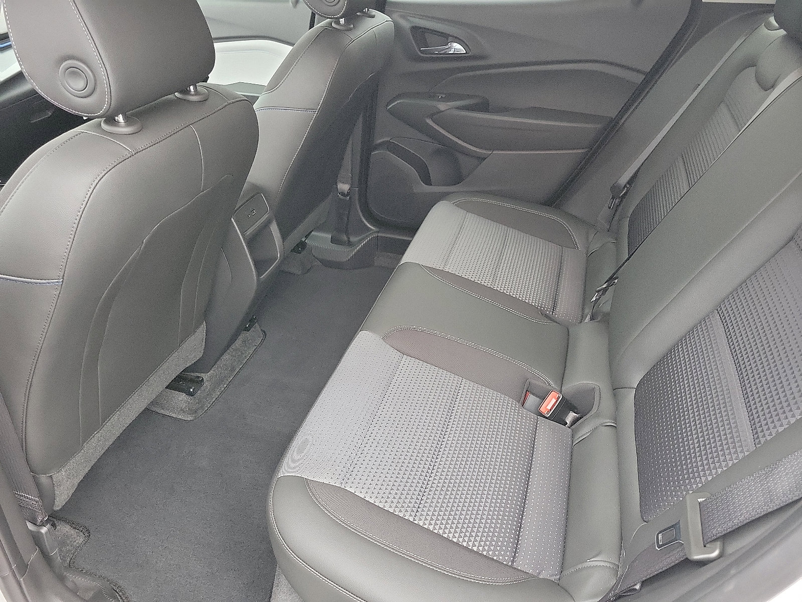 2025 Chevrolet Trax LT photo 7