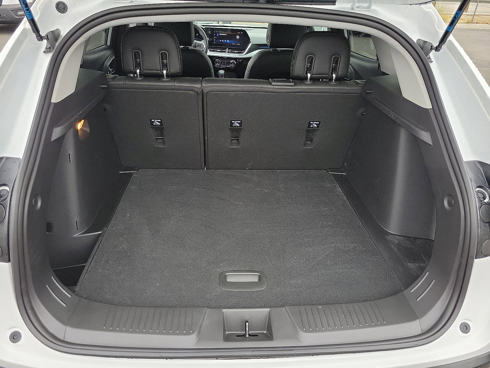 2025 Chevrolet Trax LT photo 8