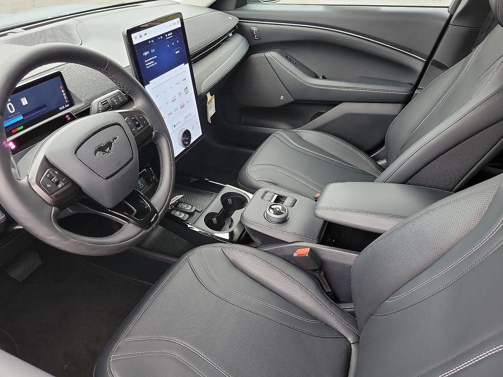 2024 Ford Mustang Mach-E Premium photo 3