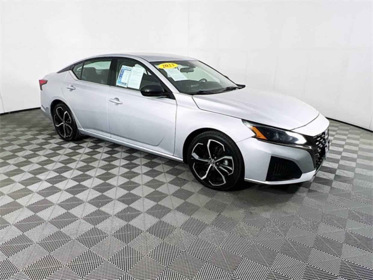 2023 Nissan Altima SR