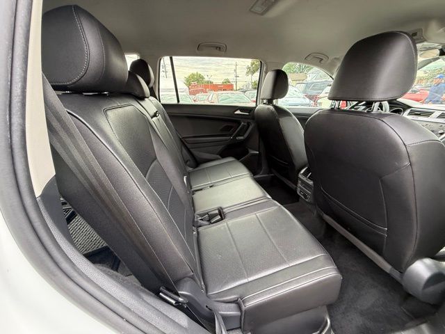 2020 Volkswagen Tiguan SE photo 16