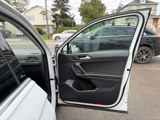 2020 Volkswagen Tiguan SE photo 18