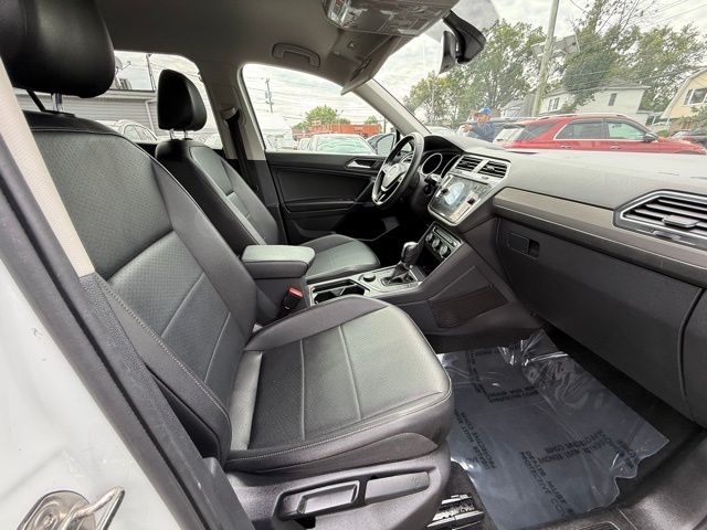 2020 Volkswagen Tiguan SE photo 19