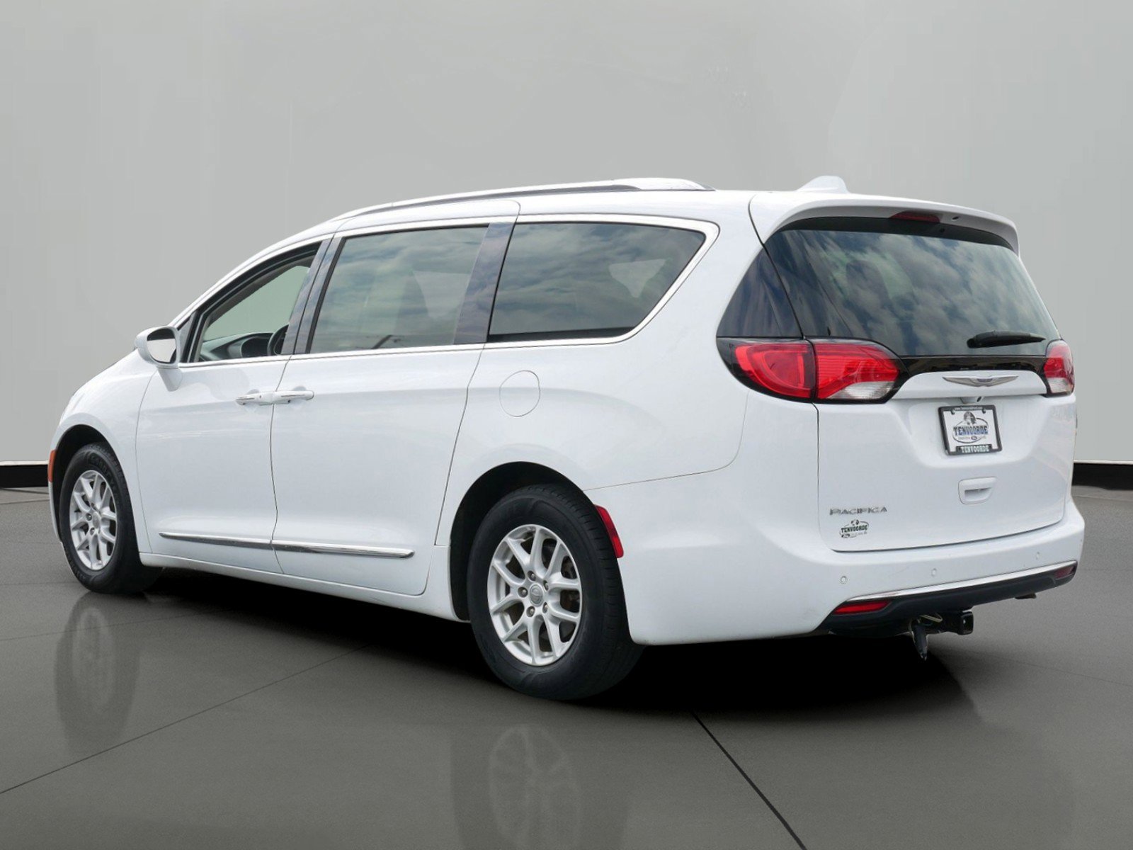 Used 2020 Chrysler Pacifica Touring L with VIN 2C4RC1BG2LR130242 for sale in St. Cloud, Minnesota