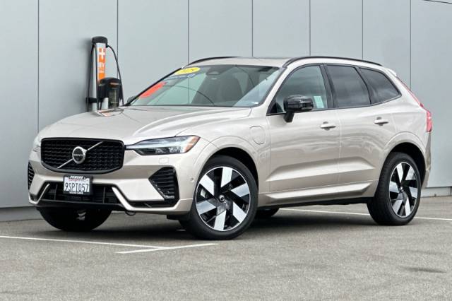 2025 Volvo XC60 Plug-In Hybrid T8 Plus