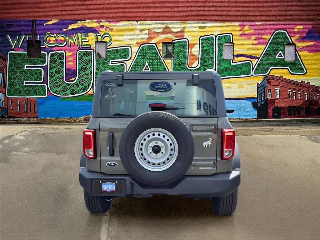 2025 Ford Bronco Base photo 6