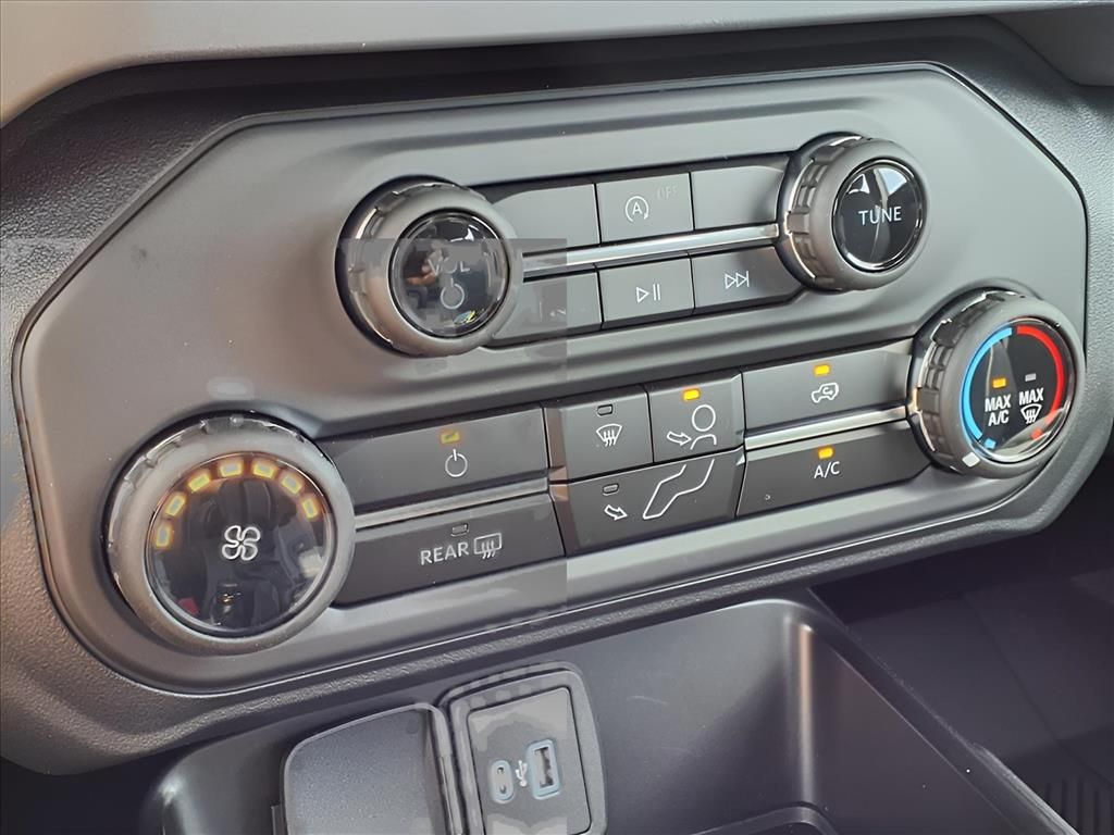 2025 Ford Bronco Base photo 13