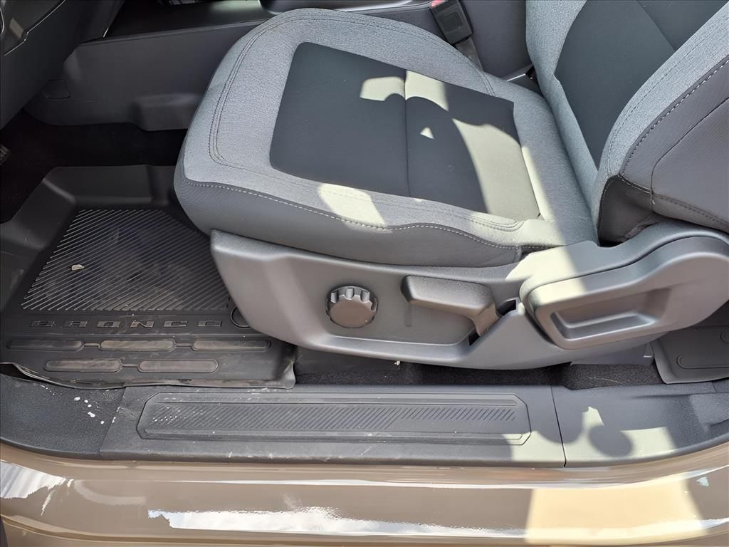 2025 Ford Bronco Base photo 18