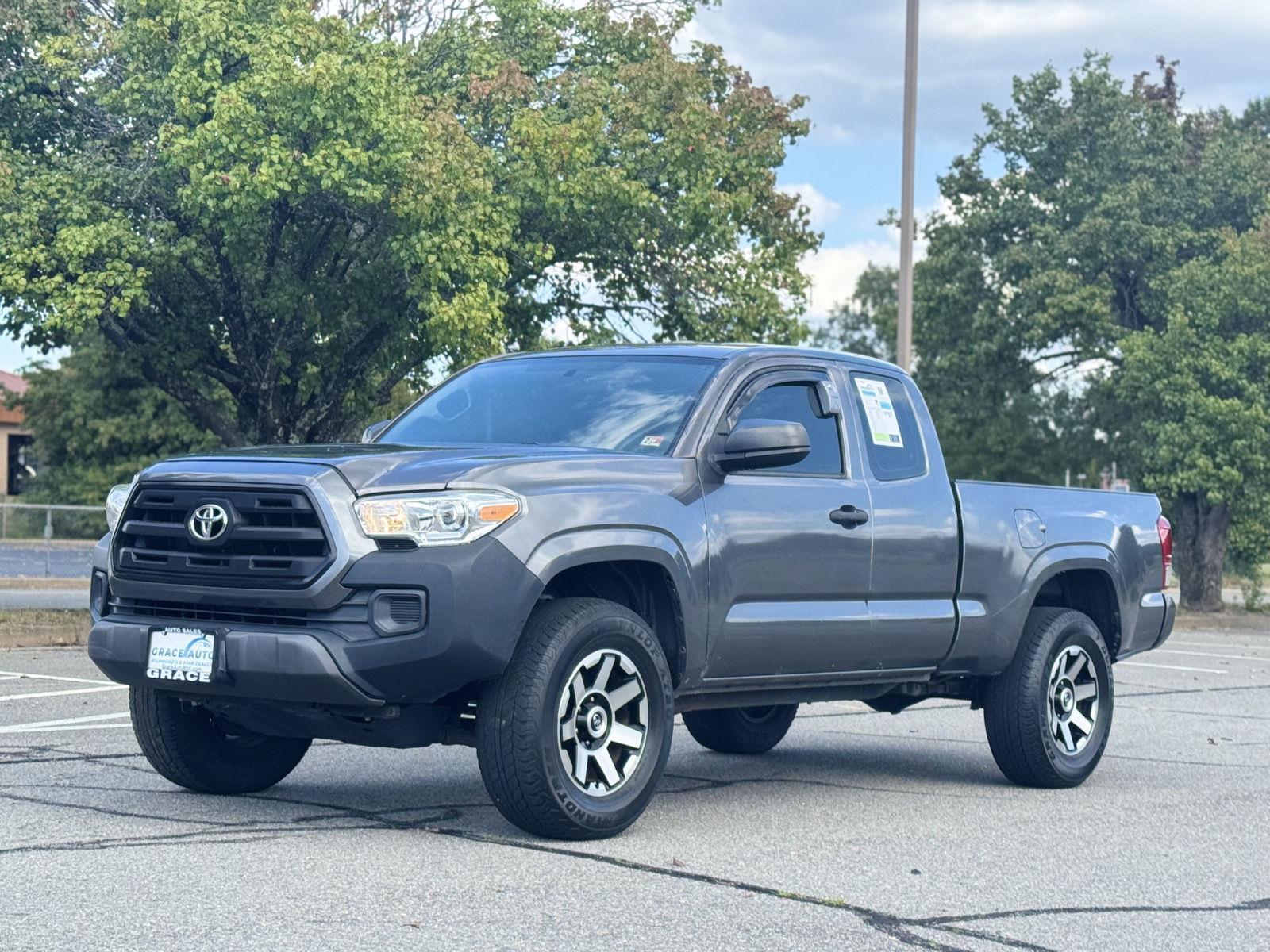 2017 Toyota Tacoma SR photo 3