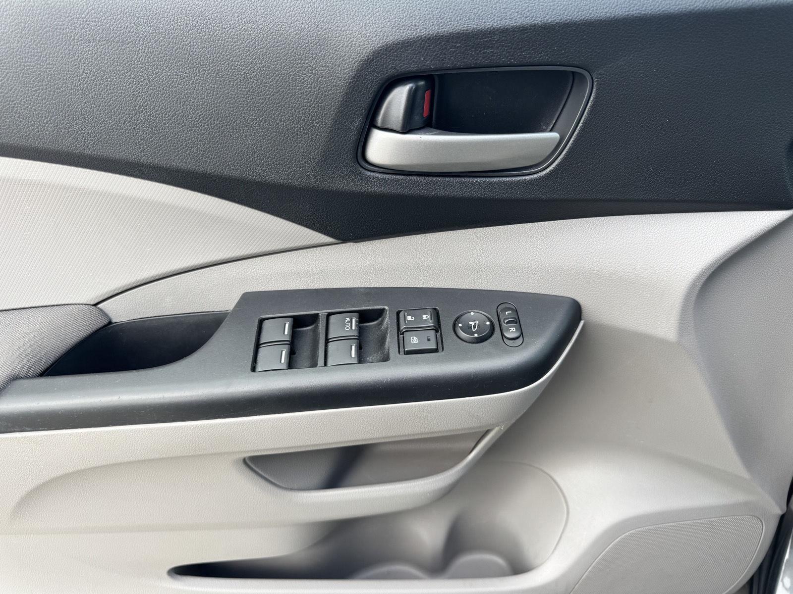 2014 Honda CR-V LX photo 16