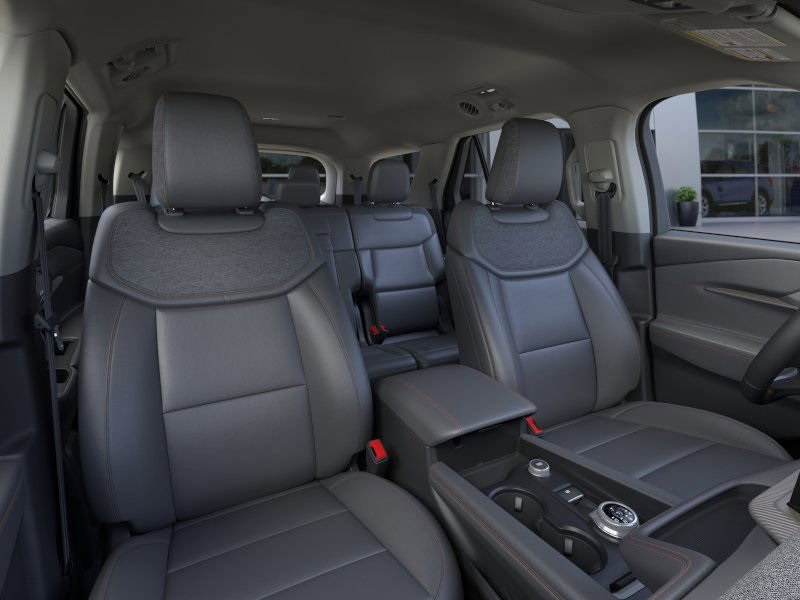 2025 Ford Explorer photo 9