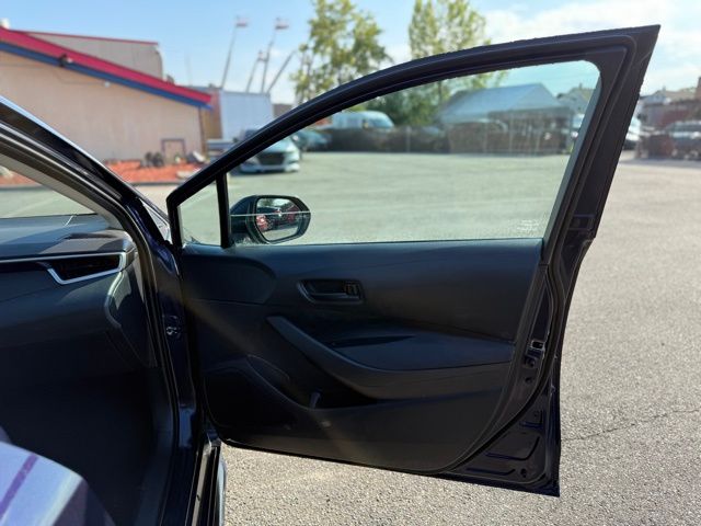 2022 Toyota Corolla LE photo 23