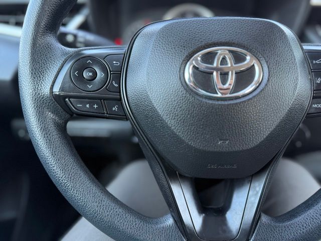 2022 Toyota Corolla LE photo 32
