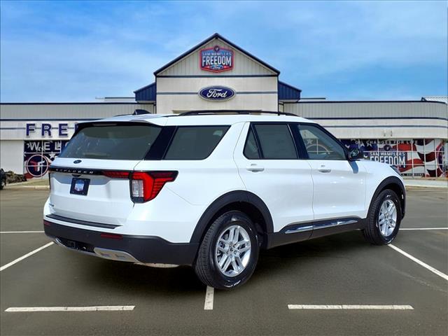 2025 Ford Explorer photo 3
