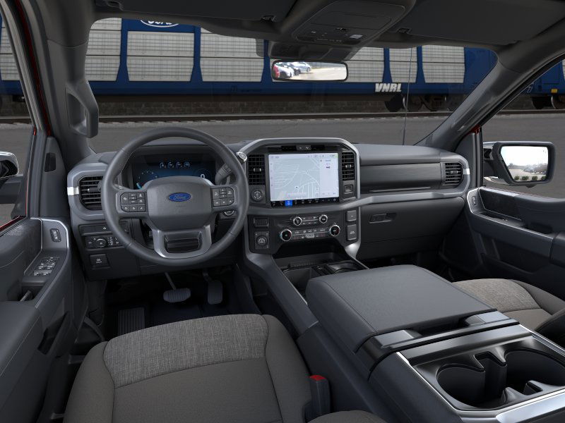 2025 Ford F-150 XLT photo 3